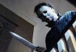 Korku sinemasında bazı filmler yalnızca dönemlerinin popüler yapımları olmakla kalmaz, kendilerinden sonra gelecek sayısız filme de yön verir. Yabancı (Halloween), 1978 yılında gösterime girdiğinde henüz bağımsız ve görece mütevazı imkânlarla hazırlanmış bir yapım olmasına rağmen zaman içinde bu tür filmlerden biri haline geldi. John Carpenter’ın yönettiği ve Debra Hill ile birlikte senaryosunu kaleme aldığı film, sade hikâyesi, atmosfer kullanımı, müziği ve gerilim anlayışıyla modern slasher sinemasının temel taşları arasında kabul edilir.