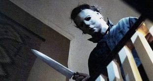Korku sinemasında bazı filmler yalnızca dönemlerinin popüler yapımları olmakla kalmaz, kendilerinden sonra gelecek sayısız filme de yön verir. Yabancı (Halloween), 1978 yılında gösterime girdiğinde henüz bağımsız ve görece mütevazı imkânlarla hazırlanmış bir yapım olmasına rağmen zaman içinde bu tür filmlerden biri haline geldi. John Carpenter’ın yönettiği ve Debra Hill ile birlikte senaryosunu kaleme aldığı film, sade hikâyesi, atmosfer kullanımı, müziği ve gerilim anlayışıyla modern slasher sinemasının temel taşları arasında kabul edilir.