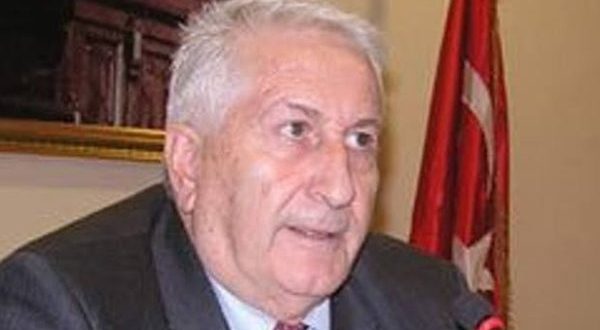 Türkiye'nin yakın tarihini şekillendiren askerî ve siyasi gelişmeler ele alındığında, emekli Orgeneral Çevik Bir'in adı öne çıkan kişiler arasında yer alır. Türk Silahlı Kuvvetlerinde uzun yıllar görev yapan Bir, NATO bünyesindeki çalışmaları, Somali'de üstlendiği uluslararası askerî sorumluluklar ve Genelkurmay İkinci Başkanlığı göreviyle tanındı. Bununla birlikte, kamuoyundaki bilinirliğini artıran en önemli olay, 1997 yılında yaşanan 28 Şubat süreci oldu.