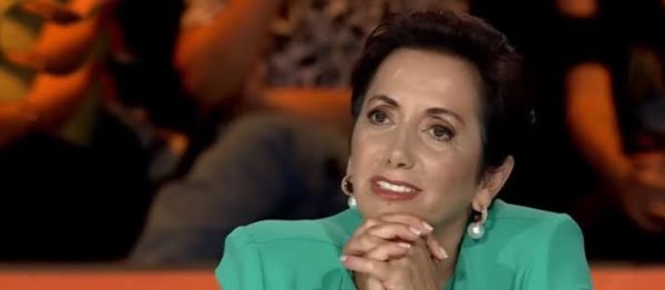 Türk halk müziğinin köklü geleneğini yaşatan sanatçılar, Anadolu'nun kültürel hafızasını sesleriyle geleceğe taşır. Bu isimler arasında bulunan Aysun Gültekin, güçlü yorumuyla, geleneksel türkülere yaklaşımıyla ve uzun yıllara yayılan radyo deneyimiyle tanınan sanatçılardan biridir. Erzurum'un müzik kültürüyle şekillenen sanat anlayışını farklı yörelerin ezgileriyle buluşturan Gültekin, halk müziğinin geniş repertuvarını dinleyicilere ulaştıran yorumcular arasında yer alır.