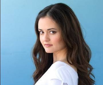 Televizyon tarihinin unutulmaz gençlik karakterlerinden biri olan Winnie Cooper, 1980'lerin sonunda ve 1990'ların başında milyonlarca izleyicinin hayatına girdi. Bu karaktere hayat veren Danica McKellar ise zaman içerisinde yalnızca başarılı bir oyuncu olarak değil, matematik alanındaki çalışmaları ve çocuklara yönelik kitaplarıyla da dikkat çeken çok yönlü bir isim haline geldi.