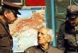 Türk tiyatrosunun hafızalarda yer eden isimlerinden Nejat Uygur, kendine özgü oyunculuğu, güçlü doğaçlama yeteneği ve halkın günlük yaşamından beslenen mizah anlayışıyla uzun yıllar boyunca sahnelerin en sevilen sanatçılarından biri oldu. Onu yalnızca bir komedi oyuncusu olarak tanımlamak, sanat yaşamının kapsamını anlatmak için yeterli değildir. Çünkü Uygur; tiyatro oyunculuğunun yanı sıra yazarlık, sahneleme ve topluluk yönetimi alanlarında da üretim yapan, geleneksel Türk tiyatrosunun bazı özelliklerini modern güldürü anlayışıyla bir araya getiren önemli bir sanatçıydı.