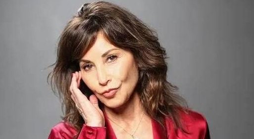 Hollywood'da bazı oyuncular, canlandırdıkları başrollerle geniş kitlelere ulaşırken bazıları yorumladıkları karakterlerin özgünlüğüyle sinema tarihinde kendilerine özel bir yer edinir. Gina Gershon, ikinci grupta değerlendirilebilecek, farklı türlerdeki yapımlarda sergilediği performanslarla dikkat çeken Amerikalı oyunculardan biridir. Sinema, televizyon, tiyatro, müzik ve yazarlık alanlarında çalışmalar yapan sanatçı, kariyerini tek bir türün sınırları içerisinde tutmamış ve birbirinden farklı projelerde yer almıştır.