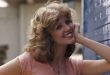 Amerikan sinemasının özellikle 1970'li ve 1980'li yıllardaki dikkat çekici oyuncularından Nancy Allen, korku, gerilim ve bilim kurgu türlerinde sergilediği performanslarla tanınan bir sanatçıdır. Kariyeri boyunca farklı karakterlere hayat veren Allen, kimi yapımlarda seyircinin karşısına tehlikeli olayların ortasında kalan bir kadın olarak çıkarken kimi filmlerde cesareti ve kararlılığıyla öne çıkan karakterleri canlandırmıştır. Carrie, Dressed to Kill, Blow Out ve RoboCop gibi yapımlar, oyuncunun sinema dünyasındaki yerini sağlamlaştıran önemli eserler arasında bulunur.