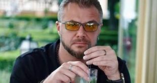 Sinema ve televizyon sektöründe kariyer yapan her oyuncu, aynı ölçüde geniş bir izleyici kitlesi tarafından tanınmayabilir. Bazı sanatçılar uluslararası yapımlarla dünya çapında ün kazanırken bazıları daha sınırlı bir filmografiyle belirli televizyon projelerinde yer alır. Ukraynalı oyuncu Taras Sakhno, erken yaşlarda başladığı oyunculuk deneyimi ve sanat dünyasıyla bağlantılı aile geçmişiyle dikkat çeken isimlerden biridir.