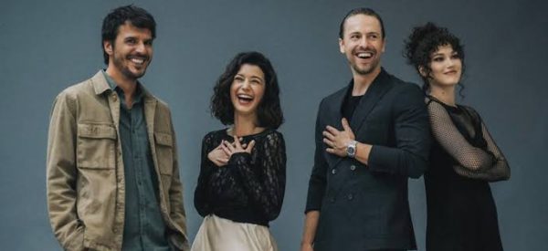 Türk dijital dizi tarihinin dikkat çeken yapımlarından biri olan Atiye, 2019 yılında Netflix izleyicisiyle buluşarak yerli yapımların anlatı sınırlarını genişleten projeler arasında yer aldı. Dram, gerilim ve fantastik türlerini aynı hikâyede birleştiren dizi, ilk sezonuyla 27 Aralık 2019 tarihinde izleyici karşısına çıktı. Sekiz bölümden oluşan ilk sezon, yalnızca gizemli bir olay örgüsü kurmakla kalmayıp Anadolu'nun binlerce yıllık geçmişiyle modern yaşam arasında sıra dışı bir bağ oluşturdu.