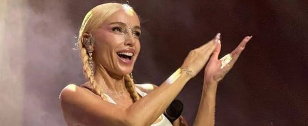 Türk pop müziğinin son dönemlerde yetiştirdiği en dikkat çekici kadın sanatçılardan biri olan Gülşen, yalnızca güçlü sesi ve sahne performansıyla değil, şarkı yazarlığı ve besteciliğiyle de müzik dünyasında kendisine kalıcı bir yer edindi. 1990'lı yılların ortasında başlayan kariyerini farklı müzik dönemlerine taşıyan sanatçı, pop müziğin değişen dinamiklerine uyum sağlayarak uzun yıllar boyunca gündemde kalmayı başardı.