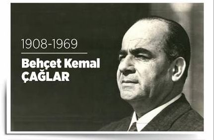 Türk edebiyatında şiiri toplumsal düşüncelerle buluşturan isimlerden biri olan Behçet Kemal Çağlar, Cumhuriyet döneminin kültür ve sanat hayatında önemli bir yere sahiptir. Şairlik, yazarlık, öğretmenlik ve siyasetçilik gibi farklı alanlarda faaliyet gösteren Çağlar, özellikle millî duyguları işleyen şiirleri ve Atatürk'e duyduğu bağlılıkla tanınmıştır. Faruk Nafiz Çamlıbel ile birlikte kaleme aldığı Onuncu Yıl Marşı ise adının geniş kitleler tarafından bilinmesini sağlayan başlıca eserlerden biridir.