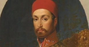 Osmanlı İmparatorluğu'nun 19. yüzyıldaki dönüşüm sürecinde önemli bir yere sahip olan Sultan Abdülmecid, geleneksel devlet yapısını çağın koşullarına uyarlamaya çalışan hükümdarlardan biridir. 1839 yılında henüz genç yaşta tahta çıkan Abdülmecid, 1861'e kadar süren saltanatı boyunca hukuk, eğitim, diplomasi, maliye ve saray kültürü gibi birçok alanda değişim yaşanmasına öncülük etmiştir. Onun dönemini özel kılan gelişmelerin başında Tanzimat Fermanı'nın ilan edilmesi ve Osmanlı yönetiminde reform düşüncesinin daha sistemli bir hâle gelmesi gelir.