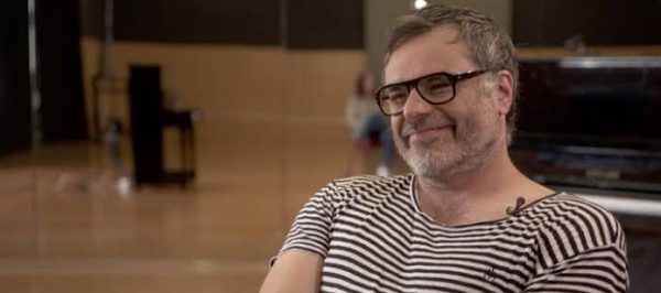 Komedi, müzik ve oyunculuğu kendine özgü bir anlatım biçiminde buluşturan Jemaine Clement, Yeni Zelanda'dan çıkarak uluslararası eğlence dünyasında tanınan sanatçılar arasında yer alır. Sahnedeki sıra dışı performansları, absürt mizah anlayışı ve farklı karakterlere hayat verirken kullandığı doğal oyunculuk tarzıyla dikkat çeken Clement, yalnızca bir komedyen olarak değil, aynı zamanda müzisyen, senarist, yönetmen ve seslendirme sanatçısı olarak da üretim yapar.