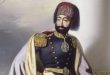 Osmanlı İmparatorluğu'nun 19. yüzyıldaki dönüşüm sürecini anlamak için II. Mahmud'un hükümdarlık yıllarını yakından incelemek gerekir. 1808 yılında tahta çıkan ve 1839 yılına kadar Osmanlı tahtında kalan II. Mahmud, devletin askerî gücünü yeniden oluşturmak, merkezî yönetimi sağlamlaştırmak ve geleneksel kurumları çağın koşullarına göre değiştirmek amacıyla önemli adımlar attı. Onun döneminde gerçekleştirilen yenilikler, yalnızca devlet yönetimini değil, eğitimden kıyafet düzenlemelerine, basından sağlık hizmetlerine kadar geniş bir alanı etkiledi.