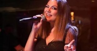 Türkçe pop müziğin kendine özgü seslerinden biri olan İzel Çeliköz, 1990'lı yıllardan günümüze uzanan sanat hayatıyla müzik dünyasında kalıcı bir yer edinmiştir. Duygusal şarkıları, güçlü vokal yorumuyla ve farklı dönemlerde ortaya koyduğu müzikal çalışmalarla tanınan sanatçı, hem grup üyesi olarak hem de solo kariyerinde önemli başarılara imza atmıştır. Özellikle aşk, ayrılık, özlem ve kalp kırıklığı gibi temaları işleyen eserleri, geniş bir dinleyici kitlesinin hafızasında yer bulmuştur.