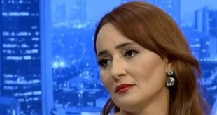 Türk sanat müziğinin kendine özgü seslerinden biri olan Hüner Coşkuner, yorumladığı eserler, müziğe bağlılığı ve uzun yıllara yayılan sanat hayatıyla tanınan isimler arasında yer alır. Geleneksel Türk müziğinin duygusal anlatımını benimseyen sanatçı, aşkı, ayrılığı, özlemi ve insan ilişkilerindeki kırılganlıkları konu alan şarkılara getirdiği yorumlarla dinleyicilerinin hafızasında yer edinmiştir.