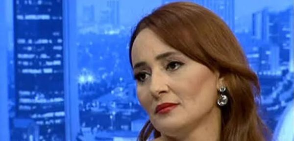 Türk sanat müziğinin kendine özgü seslerinden biri olan Hüner Coşkuner, yorumladığı eserler, müziğe bağlılığı ve uzun yıllara yayılan sanat hayatıyla tanınan isimler arasında yer alır. Geleneksel Türk müziğinin duygusal anlatımını benimseyen sanatçı, aşkı, ayrılığı, özlemi ve insan ilişkilerindeki kırılganlıkları konu alan şarkılara getirdiği yorumlarla dinleyicilerinin hafızasında yer edinmiştir.