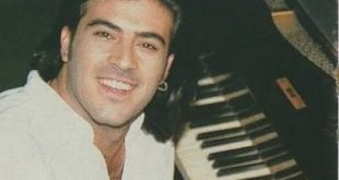 Türk pop müziğinin 1990'lı yıllardaki genç yıldızlarından Kerim Tekin, kısa süren sanat yaşamına rağmen dinleyicilerin hafızasında kalıcı bir yer edinmeyi başardı. Kendine özgü ses rengi, duygusal şarkıları ve sahnedeki enerjisiyle dikkat çeken sanatçı, özellikle Kar Beyaz adlı eseriyle geniş kitleler tarafından tanındı. Müzik kariyerinin yükselişe geçtiği dönemde hayatını kaybeden Tekin, aradan geçen yıllara rağmen Türkçe pop müziğin unutulmayan isimleri arasında anılmaya devam ediyor.