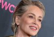 Hollywood'un unutulmaz yıldızları arasında gösterilen Sharon Stone, oyunculuğu, etkileyici ekran varlığı ve farklı sanat dallarına duyduğu ilgiyle uzun yıllardır sinema dünyasının dikkat çeken isimlerinden biridir. Kariyerinin en parlak dönemini 1990'lı yıllarda yaşayan Amerikalı sanatçı, özellikle gerilim ve suç filmlerindeki performanslarıyla uluslararası şöhrete kavuşmuştur.
