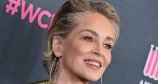 Hollywood'un unutulmaz yıldızları arasında gösterilen Sharon Stone, oyunculuğu, etkileyici ekran varlığı ve farklı sanat dallarına duyduğu ilgiyle uzun yıllardır sinema dünyasının dikkat çeken isimlerinden biridir. Kariyerinin en parlak dönemini 1990'lı yıllarda yaşayan Amerikalı sanatçı, özellikle gerilim ve suç filmlerindeki performanslarıyla uluslararası şöhrete kavuşmuştur.