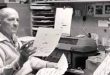 Bilim kurgu edebiyatının en etkili yazarları arasında gösterilen Robert Anson Heinlein, geleceğin dünyasını yalnızca teknolojik gelişmeler üzerinden anlatmakla kalmayan, insanlığın toplumsal yapısını, siyasi düşüncelerini, ahlaki tercihlerini ve özgürlük anlayışını da sorgulayan önemli bir romancıdır. 20. yüzyıl Amerikan edebiyatında kendine özgü bir yer edinen Heinlein, özellikle uzay yolculukları, farklı gezegenlerde yaşam, ileri teknoloji, bireysel özgürlük ve insanlığın geleceği gibi konuları işleyen eserleriyle tanınır.