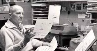 Bilim kurgu edebiyatının en etkili yazarları arasında gösterilen Robert Anson Heinlein, geleceğin dünyasını yalnızca teknolojik gelişmeler üzerinden anlatmakla kalmayan, insanlığın toplumsal yapısını, siyasi düşüncelerini, ahlaki tercihlerini ve özgürlük anlayışını da sorgulayan önemli bir romancıdır. 20. yüzyıl Amerikan edebiyatında kendine özgü bir yer edinen Heinlein, özellikle uzay yolculukları, farklı gezegenlerde yaşam, ileri teknoloji, bireysel özgürlük ve insanlığın geleceği gibi konuları işleyen eserleriyle tanınır.