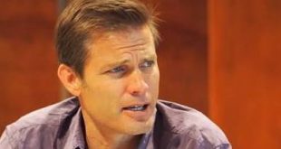 Bilim kurgu ve aksiyon sinemasının tanınan isimlerinden Casper Van Dien, özellikle 1990'lı yıllarda rol aldığı yapımlarla geniş bir izleyici kitlesine ulaşmıştır. Amerikalı oyuncu, Paul Verhoeven imzalı Yıldız Gemisi Askerleri filminde canlandırdığı Johnny Rico karakteri sayesinde uluslararası çapta tanınmış, ardından macera, korku, fantastik ve gerilim türlerindeki projelerde yer alarak kariyerini çeşitlendirmiştir.