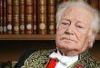 Fransız edebiyatında tarihsel olayları sürükleyici hikâyelere dönüştürme becerisiyle öne çıkan Maurice Druon, romancılığının yanı sıra siyasetçi, kültür yöneticisi ve Fransız Akademisi üyesi olarak da tanınan önemli bir isimdir. Özellikle Orta Çağ Fransa'sını konu alan Lanetli Krallar (Les Rois maudits) adlı roman dizisiyle geniş bir okur kitlesine ulaşan yazar, tarihsel gerçekleri insan ilişkileri, iktidar mücadeleleri ve kişisel hırslarla bir araya getirmiştir.