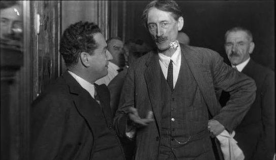 Fransız edebiyatının önemli isimlerinden Henri Barbusse, savaşın insan yaşamında meydana getirdiği yıkımı, toplumsal eşitsizlikleri ve bireyin yaşadığı ruhsal çatışmaları eserlerinin merkezine yerleştiren bir yazar, şair ve gazetecidir. Özellikle Birinci Dünya Savaşı sırasında edindiği deneyimleri edebiyata taşıması, onun yalnızca Fransa'da değil, uluslararası edebiyat çevrelerinde de tanınmasını sağlamıştır.