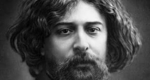 Alphonse Daudet, 19. yüzyıl Fransız edebiyatının kendine özgü anlatım diliyle öne çıkan romancı ve öykü yazarlarından biridir. İnsanların gündelik yaşamlarını, toplumsal ilişkilerini, kişisel hayal kırıklıklarını ve yaşadıkları çevrenin kültürel özelliklerini eserlerine taşıyan Daudet, gerçekçi gözlemlerini mizah ve duygusal derinlikle birleştirmiştir. Özellikle Fransa'nın güneyindeki Provence bölgesini anlatan metinleriyle tanınan yazar, yerel yaşamı evrensel insan deneyimleriyle buluşturmayı başarmıştır.