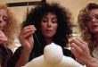 1987 yılında sinemaseverlerle buluşan Kasabanın Cadıları (The Witches of Eastwick), fantastik sinema, kara mizah ve doğaüstü anlatıyı aynı potada eriten özgün yapımlardan biridir. Yönetmenliğini George Miller'ın üstlendiği film, Amerikalı yazar John Updike'ın 1984 tarihli aynı adlı romanından sinemaya uyarlanmıştır. Michael Cristofer'ın senaryosunu yazdığı yapımda Jack Nicholson, Cher, Susan Sarandon, Michelle Pfeiffer ve Veronica Cartwright gibi tanınmış oyuncular yer alır.