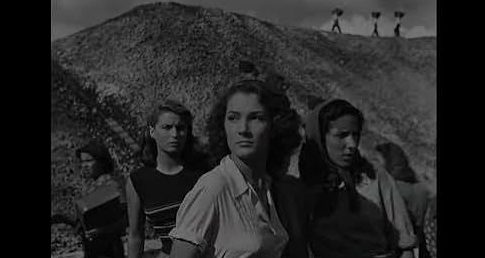İtalyan sinemasının geçmişinde iz bırakan oyuncuların tümü, geniş bir filmografiye veya uluslararası şöhrete sahip değildir. Bazı sanatçılar, yer aldıkları tek bir önemli yapımla sinema tarihinin belirli bir dönemine bağlanır. Isabella Marincola, bu isimlerden biri olarak değerlendirilebilir. Özellikle 1949 yapımı Acı Pirinç (Riso amaro) filminde canlandırdığı Rosa karakteriyle tanınan oyuncu, savaş sonrası İtalyan sinemasının toplumsal gerçekliği öne çıkaran anlatısıyla ilişkilendirilir.