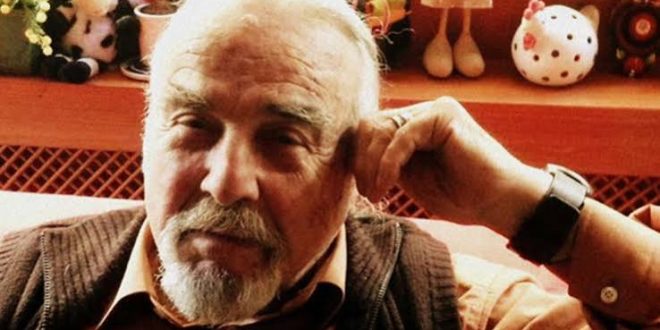 Türk tiyatrosunun yalnızca sahnedeki oyunlarla değil; araştırma, eğitim, eleştiri, tarih ve kuram çalışmalarıyla da geliştiğini gösteren önemli isimlerden biri Özdemir Nutku’dur. Oyunculuk ve yönetmenlik yapan, aynı zamanda tiyatro tarihi üzerine kapsamlı araştırmalar gerçekleştiren Nutku, akademik kariyeri boyunca Türkiye’de tiyatro biliminin gelişmesine öncülük eden isimler arasında yer aldı.