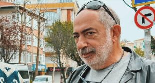 Türkiye’de gazetecilik mesleğinin farklı aşamalarında görev almış, haber yöneticiliğinden köşe yazarlığına kadar uzanan bir kariyer inşa etmiş isimlerden biri Umur Talu’dur. Ekonomi eğitiminin ardından basın dünyasına adım atan Talu, uzun yıllar boyunca çeşitli gazetelerde çalışmış, yayın yönetimi sorumlulukları üstlenmiş ve toplumsal gelişmeleri yorumlayan yazılar kaleme almıştır. Medyanın işleyişi, gazetecilik etiği, basın özgürlüğü ve çalışma hayatı gibi konulara duyduğu ilgi, onu yalnızca haber aktaran bir gazeteci olmaktan çıkararak mesleğin sorunlarını da tartışan bir yazar kimliğine taşımıştır.