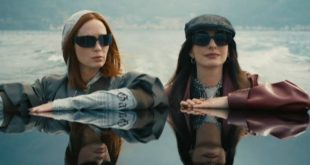 Bazı filmler, izleyiciyi yalnızca anlattıkları hikâyeyle değil, yarattıkları dünya ve unutulmaz karakterleriyle de etkiler. 2006 yapımı Şeytan Marka Giyer (The Devil Wears Prada), moda sektörünün göz alıcı yüzünü beyaz perdeye taşıyan ve bunun arkasındaki rekabeti, çalışma baskısını ve kişisel çatışmaları irdeleyen yapımlar arasında özel bir yere sahiptir. David Frankel'in yönettiği film, ilk bakışta lüks kıyafetlerle, prestijli dergilerle ve gösterişli davetlerle çevrili bir kariyer hikâyesi gibi görünür. Ancak anlatının merkezinde, başarıya ulaşmak isteyen bir insanın kendi değerleriyle ne ölçüde uzlaşabileceği sorusu bulunur.