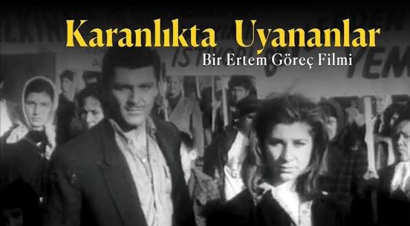 Türk sinemasının geçmişine bakıldığında, bazı filmlerin değerini yalnızca anlattıkları hikâyelerle açıklamak mümkün değildir. Bu yapımlar, ele aldıkları konular, ortaya koydukları düşünceler ve üretildikleri dönemde yarattıkları tartışmalarla da sinema tarihinin önemli parçaları hâline gelir. Ertem Göreç'in yönettiği Karanlıkta Uyananlar, tam da bu özellikleriyle öne çıkan filmlerden biridir. Vedat Türkali'nin kaleme aldığı senaryosu ve işçi sınıfının yaşamını merkeze alan anlatısıyla yapım, Türk sinemasında toplumsal gerçekçi yaklaşımın dikkat çekici örnekleri arasında yer alır.