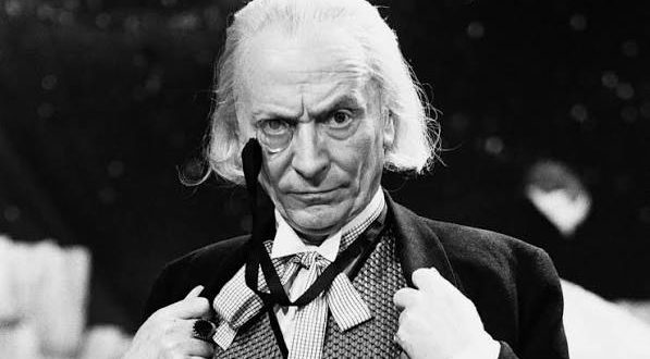 Bilimkurgu tarihinin en kalıcı yapımlarından biri olan Doctor Who, televizyon ekranlarındaki yolculuğuna 1963 yılında başladı. BBC tarafından hazırlanan dizi, zaman içinde yalnızca Birleşik Krallık'ın değil, dünya televizyon tarihinin de en tanınmış bilimkurgu markalarından birine dönüştü. Ancak bugün onlarca yılın birikimiyle oluşmuş devasa Doctor Who evrenine bakarken, her şeyin nasıl başladığını hatırlamak oldukça ilgi çekicidir.