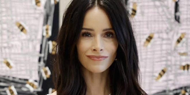 Televizyon dünyasında farklı türlerdeki yapımlarda canlandırdığı karakterlerle dikkat çeken Abigail Spencer, uzun yıllara yayılan oyunculuk kariyeri boyunca dramadan bilimkurguya, komediden gerilime kadar pek çok farklı türde çalışma gerçekleştirdi. Özellikle Rectify dizisindeki Amantha Holden, Timeless yapımındaki Lucy Preston ve Suits dizisindeki Dana “Scottie” Scott rolleri, oyuncunun kariyerinde öne çıkan karakterler arasında yer alıyor.