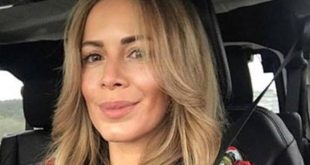 Moda dünyasında bir kişinin yalnızca kıyafet seçimiyle değil, oluşturduğu bütünsel imajla da öne çıkması mümkün. Eliz Sakuçoğlu, Türkiye’de stil danışmanlığı denildiğinde akla gelen isimlerden biri olarak bu anlayışın dikkat çeken temsilcileri arasında yer alıyor. Genç yaşlarda moda sektörünün içinde çalışmaya başlayan Sakuçoğlu, ilerleyen yıllarda fotomodellik, oyunculuk, televizyon ve tasarım gibi farklı alanlarda deneyim kazandı.