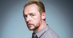 İngiliz sinemasının komedi, bilim kurgu ve aksiyon türlerini aynı potada buluşturan isimlerinden biri olan Simon Pegg, oyunculuğunun yanı sıra senaristlik ve yapımcılık çalışmalarıyla da tanınır. Özellikle Shaun of the Dead, Hot Fuzz ve The World's End filmleriyle oluşturduğu komedi dünyası, onu kült sinemanın önemli isimlerinden biri haline getirmiştir.