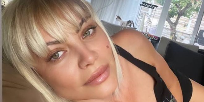 Televizyon ekranlarının tanınan yüzlerinden biri olan Seray Sever, uzun yıllara yayılan kariyerinde sunuculuk, oyunculuk, müzik ve yapımcılık gibi farklı alanlarda çalışmalar gerçekleştirmiştir. 1990'lı yıllarda başlayan televizyon serüvenini sonraki dönemlerde oyunculuk projeleriyle genişleten Sever, farklı program formatlarında sunucu ve jüri üyesi olarak da izleyici karşısına çıkmıştır. Renkli ekran kişiliği ve farklı sektörlerdeki deneyimleri sayesinde Türk televizyon tarihinde kendine özgü bir yer edinmiştir.