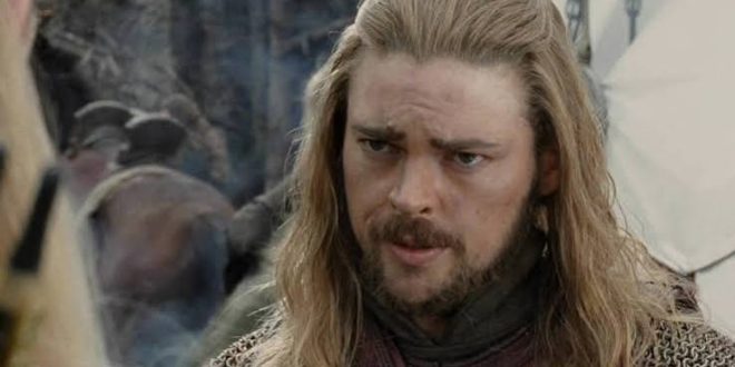 Hollywood'da özellikle aksiyon ve bilim kurgu türündeki yapımlarla tanınan Karl Urban, farklı dönemlerde birbirinden oldukça farklı karakterlere hayat veren Yeni Zelandalı oyunculardan biridir. Éomer, Dr. Leonard “Bones” McCoy, Judge Dredd, Skurge ve Billy Butcher gibi karakterlerle geniş bir izleyici kitlesine ulaşan Urban, kariyerini tek bir oyunculuk türüyle sınırlamayan isimlerden biri olarak öne çıkar.