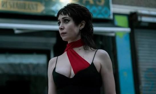 Bazı oyuncular tek bir rolle tanınır, bazıları ise kariyerleri boyunca birbirinden tamamen farklı karakterlere hayat vererek geniş bir oyunculuk repertuvarı oluşturur. Cristin Milioti, ikinci grupta yer alan sanatçılardan biridir. Tiyatro sahnelerinden televizyon dizilerine, sinema filmlerinden müzik çalışmalarına kadar uzanan kariyeriyle dikkat çeken Amerikalı oyuncu ve şarkıcı, özellikle How I Met Your Mother dizisindeki Tracy McConnell karakteriyle dünya çapında tanındı.