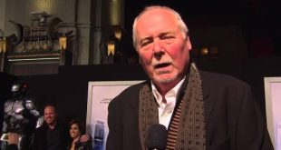 Sinema tarihinde bazı isimler, geniş bir filmografiden çok, yazımına katkıda bulundukları etkili bir yapımla hatırlanır. Michael Miner da bu isimlerden biridir. Amerikalı senarist, yönetmen ve görüntü yönetmeni olarak çalışan Miner, özellikle 1987 yılında izleyiciyle buluşan RoboCop filmiyle sinema dünyasında tanınmıştır. Edward Neumeier ile birlikte geliştirdiği bu bilim kurgu hikâyesi, aksiyon sahnelerinin ötesine geçerek teknoloji, insan kimliği, kurumsal güç ve adalet gibi konuları gündeme taşımıştır.