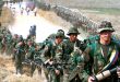 Kolombiya Devrimci Silahlı Güçleri, yaygın olarak kullanılan kısaltmasıyla FARC, Kolombiya'nın yakın tarihini şekillendiren en önemli silahlı hareketlerden biridir. On yıllar boyunca ülkenin kırsal bölgelerinde faaliyet gösteren örgüt, toprak mülkiyetindeki eşitsizlikler, siyasi temsil sorunları ve ekonomik adaletsizlikler üzerinden geliştirdiği söylemle ortaya çıkmıştır. Ancak zaman içerisinde yürüttüğü silahlı mücadele, sivillere yönelik saldırılar ve çeşitli suçlarla bağlantılı faaliyetleri nedeniyle ülkenin en tartışmalı aktörlerinden biri haline gelmiştir.