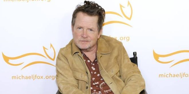 Sinema tarihinde bazı oyuncular, canlandırdıkları karakterlerle yalnızca kendi dönemlerine değil, sonraki kuşaklara da ulaşmayı başarır. Michael J. Fox, bu isimlerin başında gelir. Özellikle 1980'li yılların kült yapımlarından Geleceğe Dönüş serisinde hayat verdiği Marty McFly karakteriyle dünya çapında tanınan Kanadalı oyuncu, kendine özgü enerjisi ve doğal oyunculuk yeteneği sayesinde Hollywood'un unutulmaz yıldızlarından biri olmuştur.