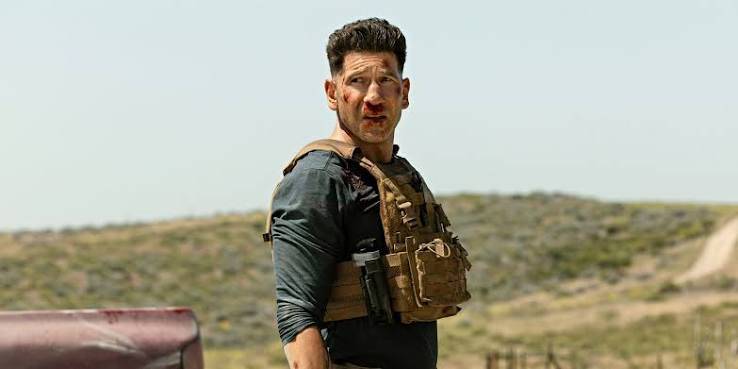 Bazı oyuncular vardır; canlandırdıkları karakterlerin sertliği, kırılganlığı ve çelişkileriyle hafızalarda yer edinir. Jon Bernthal da bu isimlerden biridir. Kariyerinin farklı dönemlerinde suçlularla mücadele eden karakterlerden savaş gazilerine, sorunlu aile bireylerinden gerçek kişilerden esinlenen karakterlere kadar geniş bir yelpazede rol alan Bernthal, özellikle fiziksel oyunculuk tarzıyla dikkat çekmiştir.
