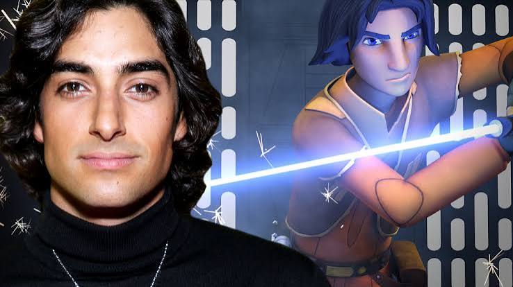 Sinema ve televizyon dünyasında farklı projelerde yer alarak adını duyuran Eman Esfandi, özellikle Star Wars evreninin önemli karakterlerinden Ezra Bridger'ı canlandırmasıyla geniş kitlelerin dikkatini çekmiştir. Disney+ platformunda yayımlanan Ahsoka dizisiyle uluslararası tanınırlığını artıran Amerikalı oyuncu, kariyerine bağımsız filmlerle başlamış ve zaman içerisinde büyük yapımların kadrosuna katılmıştır.