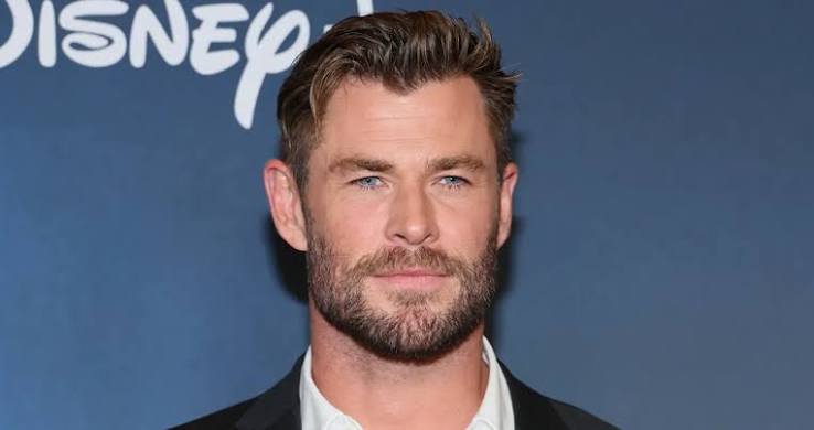 Hollywood'da bazı oyuncular vardır; bir karakterle öylesine güçlü biçimde özdeşleşirler ki, canlandırdıkları kişi zamanla kariyerlerinin ayrılmaz bir parçasına dönüşür. Chris Hemsworth de bu isimlerden biridir. Avustralyalı oyuncu, Marvel Sinematik Evreni'nde canlandırdığı Thor karakteri sayesinde dünya çapında tanınmış, ancak kariyerini yalnızca süper kahraman filmleriyle sınırlamamıştır.