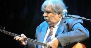 Türk halk müziğinin gelişiminde önemli rol oynayan Arif Sağ, bağlama icrasındaki ustalığı, besteci kimliği ve müzik eğitimine yönelik çalışmalarıyla tanınan sanatçılardan biridir. Anadolu'nun köklü ezgilerini kendine özgü bir yorumla dinleyicilere ulaştıran Sağ, geleneksel müziğin çağdaş sahnelerde de güçlü bir biçimde temsil edilmesine katkıda bulunmuştur. Uzun sanat yaşamı boyunca seslendirdiği türküler, hazırladığı albümler, yetiştirdiği öğrenciler ve gerçekleştirdiği uluslararası projelerle halk müziğinin farklı kuşaklara aktarılmasında etkili olmuştur.