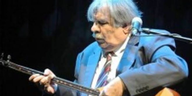 Türk halk müziğinin gelişiminde önemli rol oynayan Arif Sağ, bağlama icrasındaki ustalığı, besteci kimliği ve müzik eğitimine yönelik çalışmalarıyla tanınan sanatçılardan biridir. Anadolu'nun köklü ezgilerini kendine özgü bir yorumla dinleyicilere ulaştıran Sağ, geleneksel müziğin çağdaş sahnelerde de güçlü bir biçimde temsil edilmesine katkıda bulunmuştur. Uzun sanat yaşamı boyunca seslendirdiği türküler, hazırladığı albümler, yetiştirdiği öğrenciler ve gerçekleştirdiği uluslararası projelerle halk müziğinin farklı kuşaklara aktarılmasında etkili olmuştur.