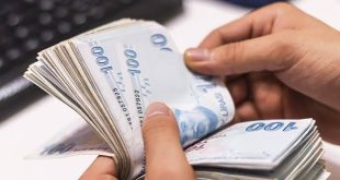 Ekonominin günlük yaşam üzerindeki etkisini anlamak için para kavramını yalnızca alışverişte kullanılan bir araç olarak görmek yeterli değildir. Para; fiyatların oluşumundan faiz oranlarına, tüketim kararlarından yatırımlara, enflasyondan ekonomik büyümeye kadar çok sayıda sürecin merkezinde yer alır. Para teorisi ise paranın ekonomideki işlevlerini, miktarındaki değişimlerin ekonomik faaliyet üzerindeki etkilerini ve para ile fiyatlar arasındaki ilişkileri açıklamaya çalışan iktisat dalıdır.