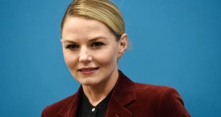 Jennifer Morrison, televizyon dünyasında özellikle Dr. Allison Cameron ve Emma Swan karakterleriyle tanınan Amerikalı oyunculardan biridir. Oyunculuk kariyerine çocuk yaşlarda başlayan Morrison, yıllar içinde sinema ve televizyonun farklı türlerinde rol alırken kamera arkasına da geçerek yönetmenlik yaptı. House, How I Met Your Mother, Once Upon a Time, This Is Us ve Star Trek gibi yapımlar, onun kariyerindeki önemli duraklar arasında yer aldı.